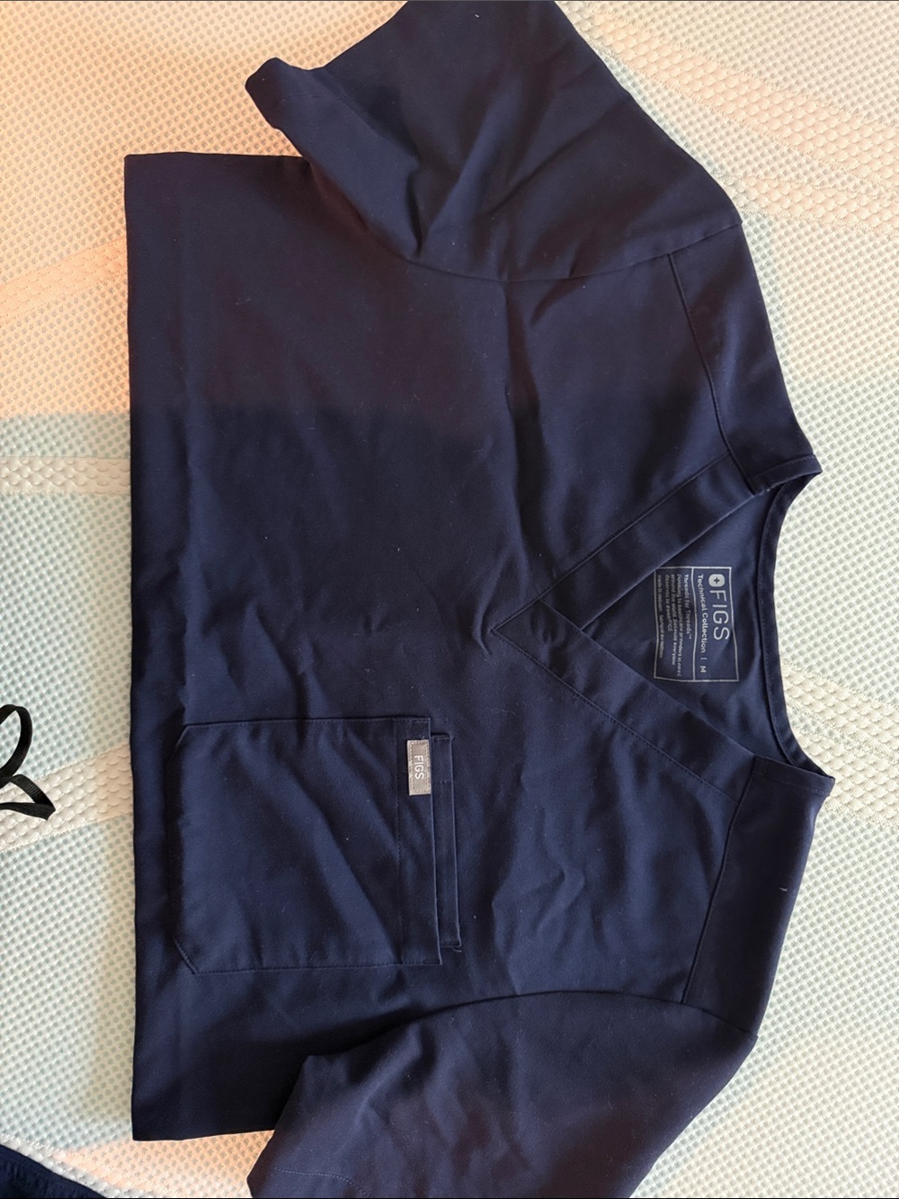 FIGS Mens Navy Scrub Set with Drawstring - Picture 5 of 6